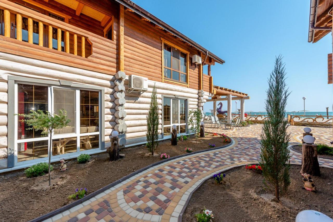 Пегас Hotel Zaliznyy Port Exterior photo