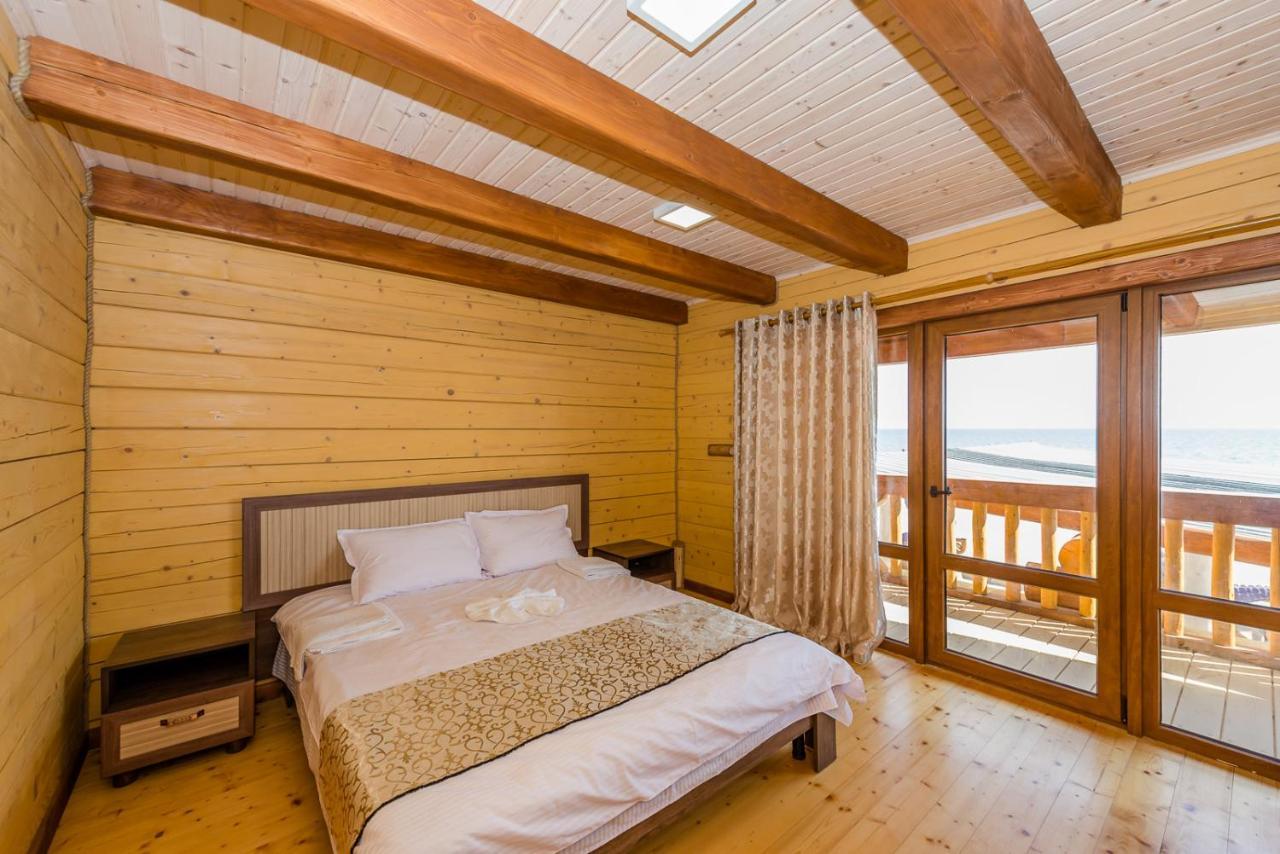 Пегас Hotel Zaliznyy Port Exterior photo