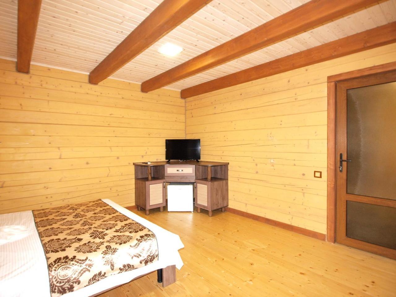 Пегас Hotel Zaliznyy Port Exterior photo
