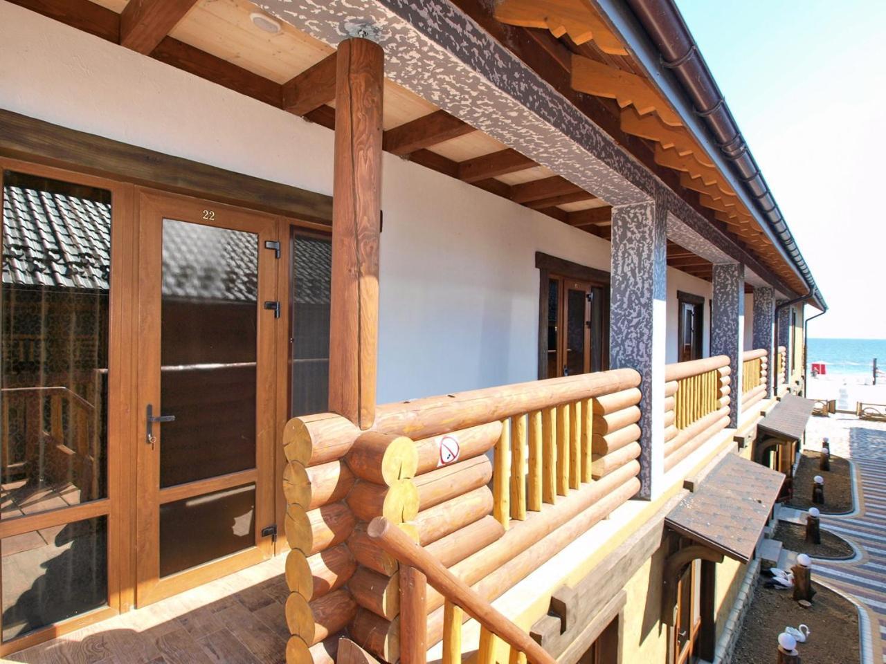 Пегас Hotel Zaliznyy Port Exterior photo